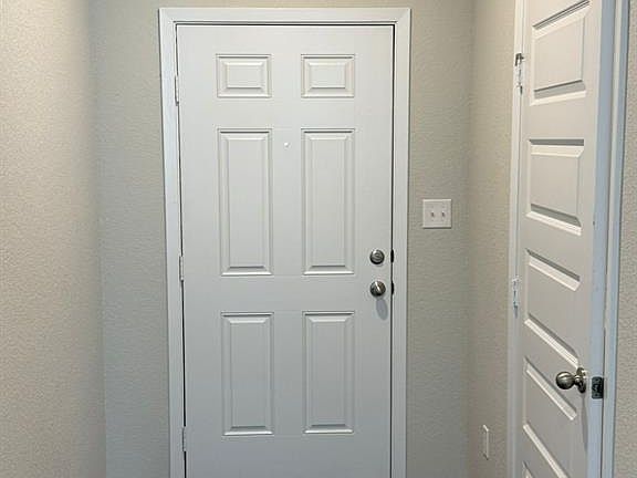3rd image of 290 Jeffers