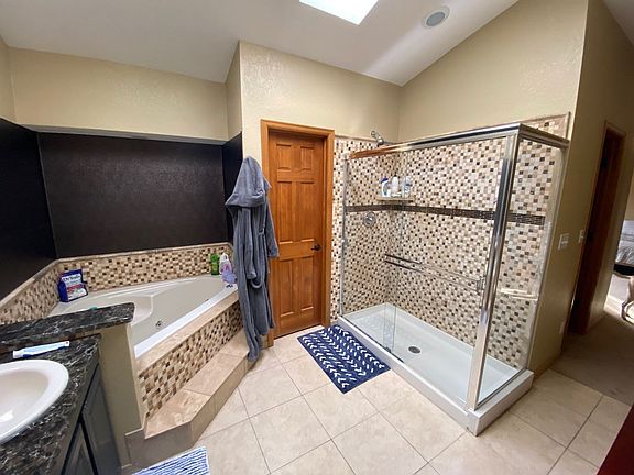 3rd image of 4016 Highlands West Dr