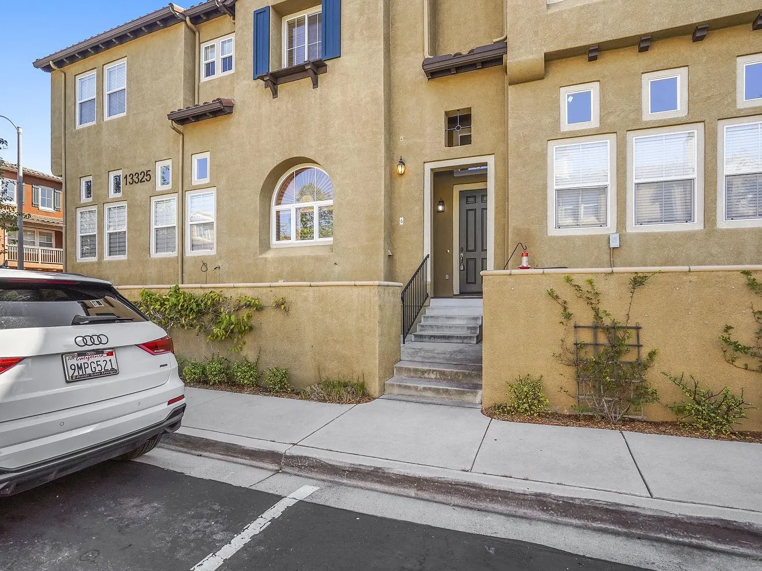 3 bed, 2.5 bath, 1825 sqft, $4,250 — Photo 1