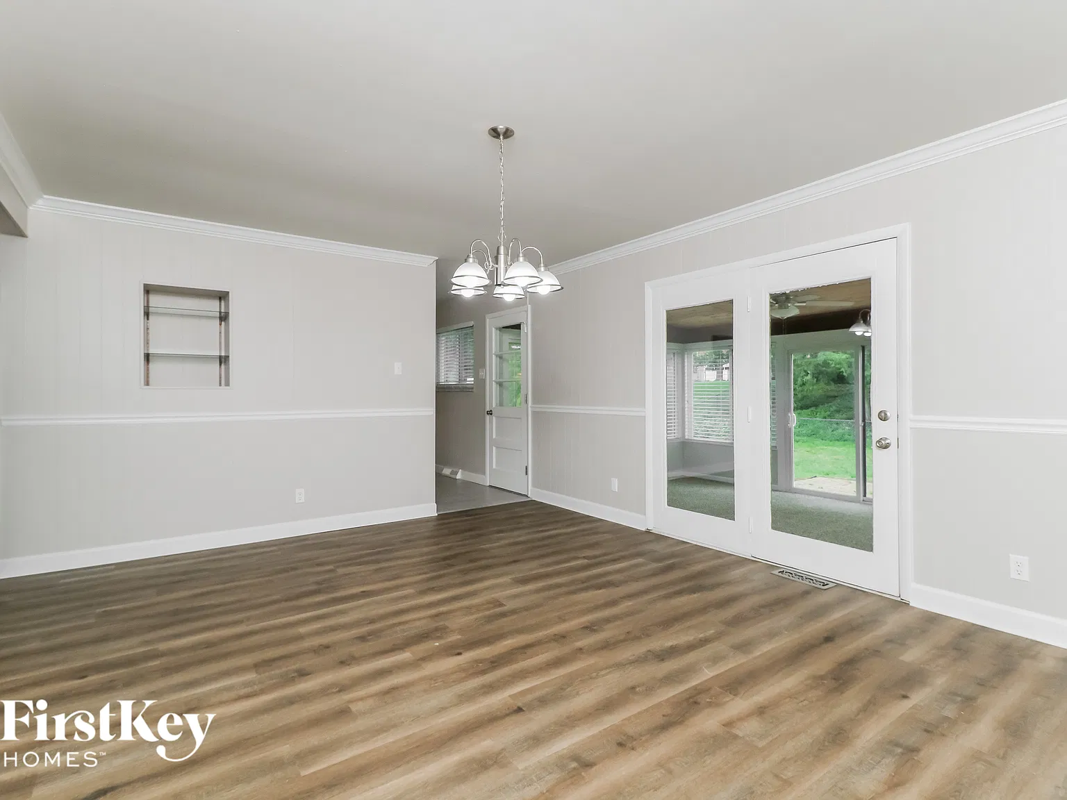 3 bed, 2.0 bath, 1372 sqft, $3,060 — Photo 4