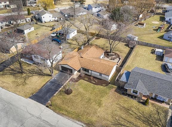 3rd image of 320 Arrowhead Dr