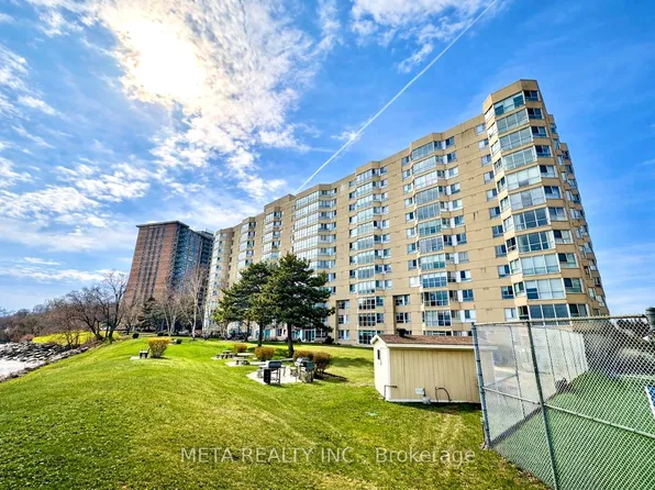 5280 Lakeshore Rd #309, Burlington, ON L7L 5R1