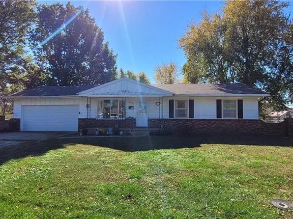 413 W Magnolia St, Girard, KS 66743