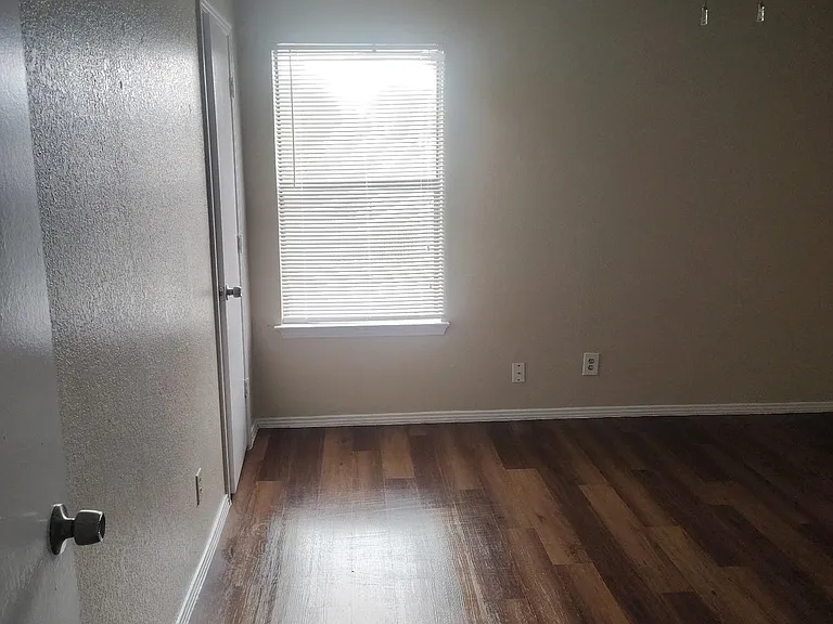 5947 Shadydell Dr — Photo 3