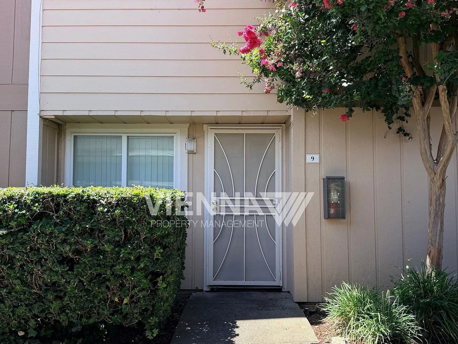 2 bed, 1.5 bath, 1046 sqft, $1,700 — Photo 2