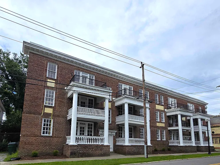 Ethan Thomas Apartments — Photo 2
