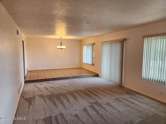 4th image of 1601 N Westridge Ave