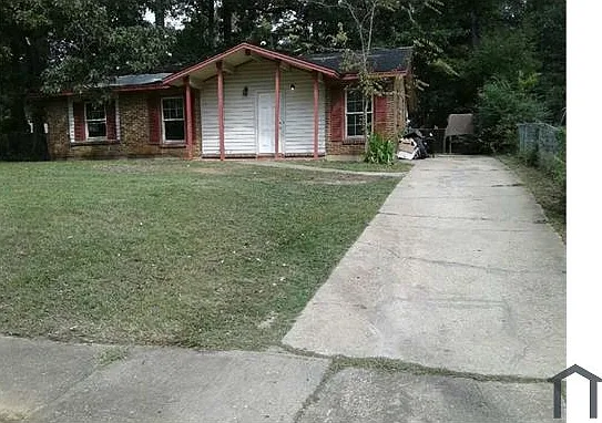 261 Southlawn Dr