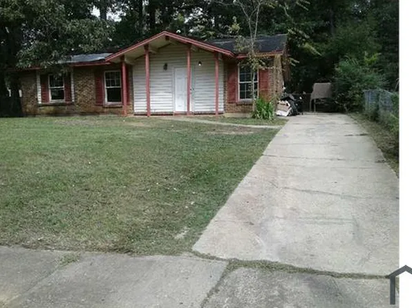 261 Southlawn Dr, Montgomery, AL 36108