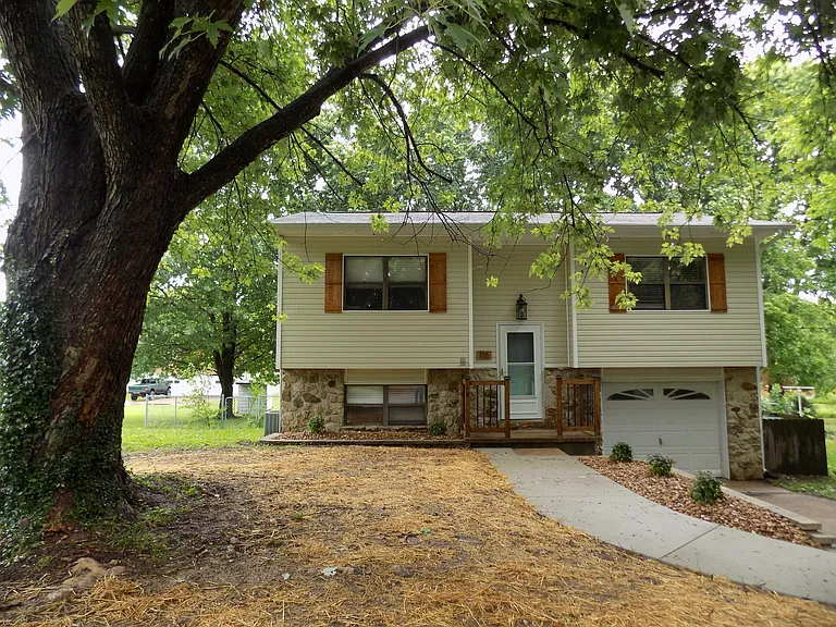 115 Belmont Dr — Photo 1