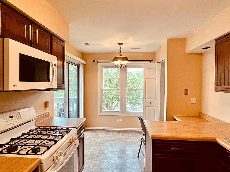 1415 Sutton Ct — Photo 11