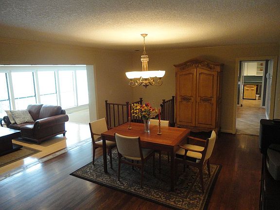 Dining  open to Family Rom