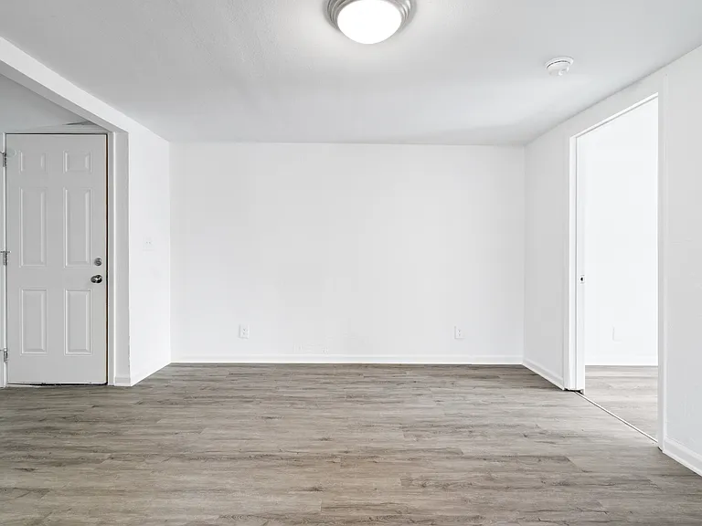 102 S West St #5 — Photo 3