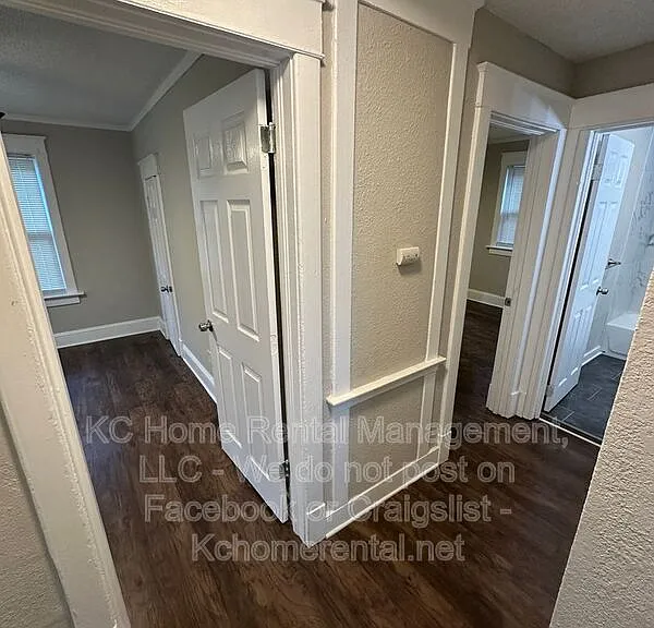 3016 E 32nd St — Photo 46