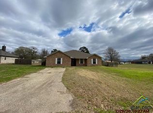 2221 Royal Dr W, Chandler, TX 75758