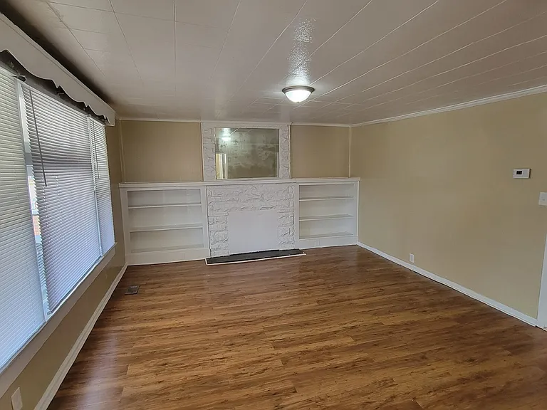 1134 E Kelly St — Photo 9