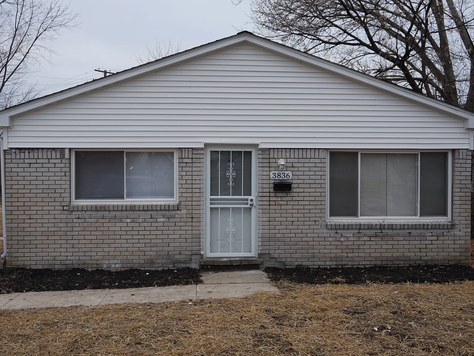 3 bed, 1000 sqft, $1,400 — Photo 1