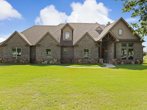 104 Rattling Antler Ct, Azle, TX 76020