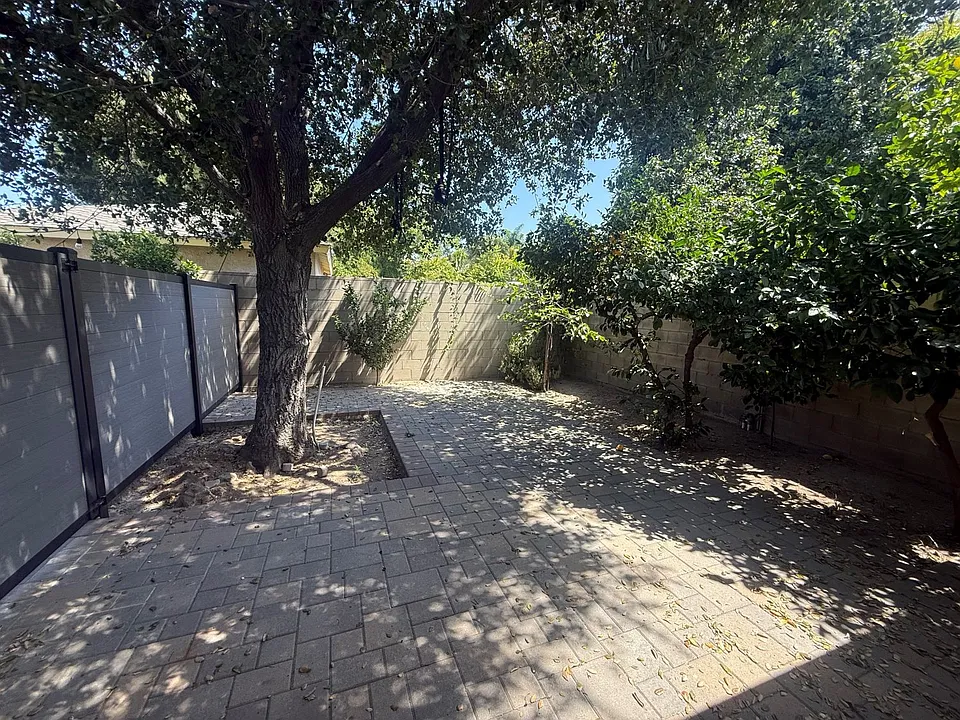 7572 1/2 Delia Ave