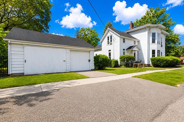 1st image of 214 N Gremps St