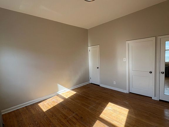5th image of 907 Christian St Floor 3