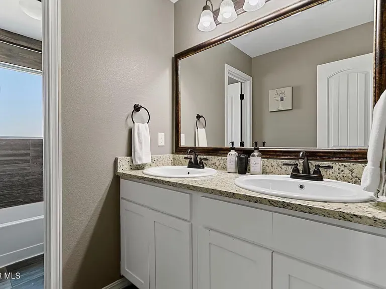 904 Cottage Pl — Photo 24