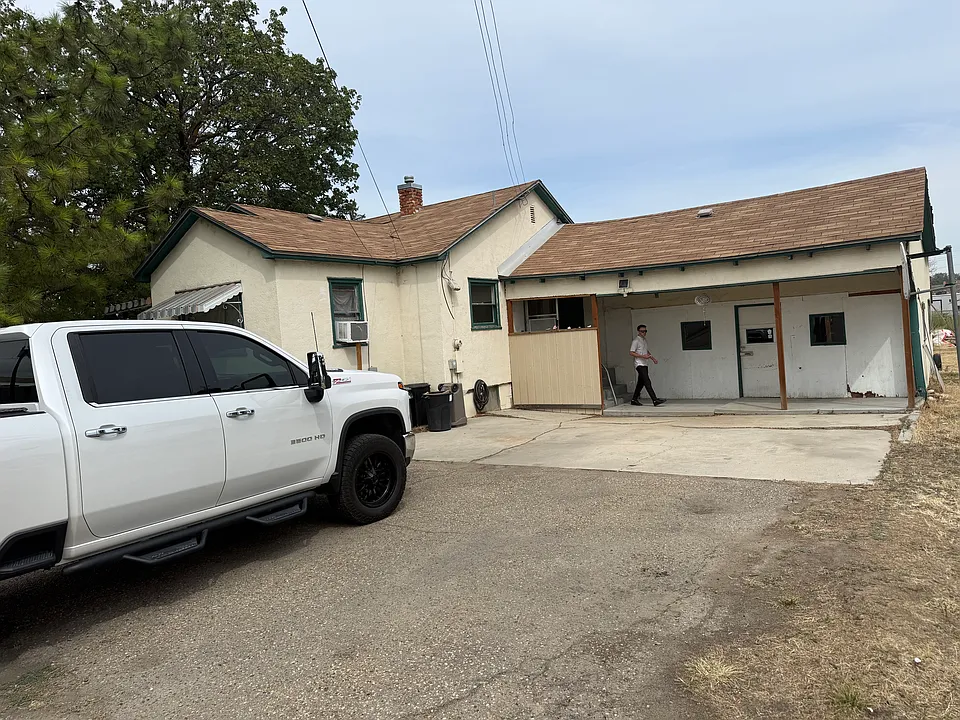 1600 W Karcher Rd