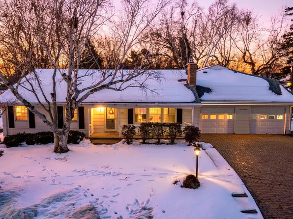 10000 Maple Cir, Bloomington, MN 55431