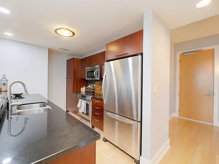 603 Davis St #1808 — Photo 8
