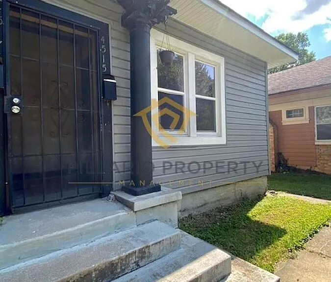4515 N College Ave — Photo 2