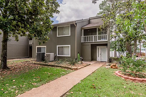 208 Waters Edge Photo 1