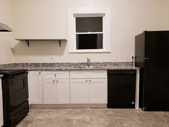 3rd image of 133 Carolina St #1