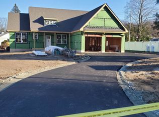 31 Raspberry Ln, Manchester, NH 03104