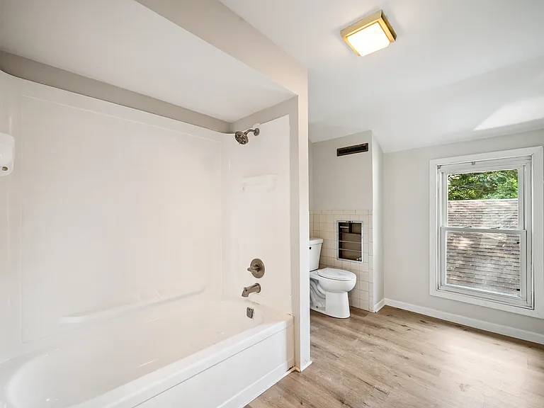536 N Cedar St — Photo 9