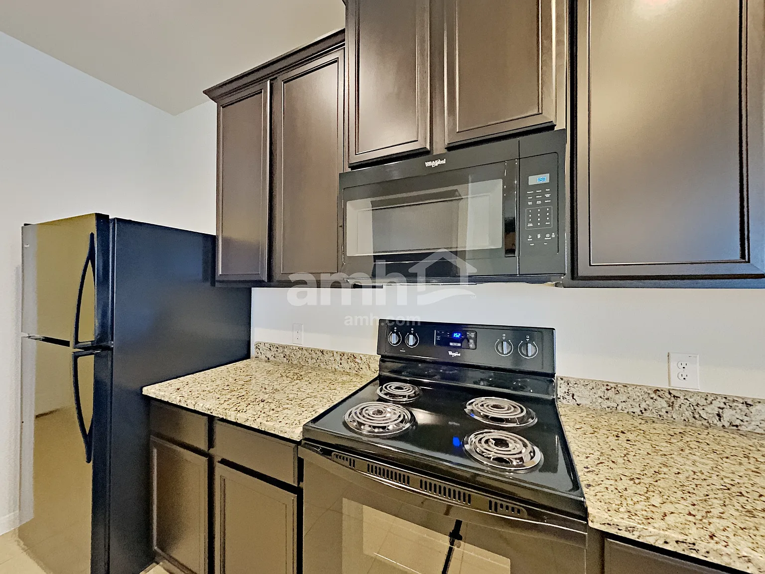 4 bed, 2.0 bath, 2221 sqft, $2,045 — Photo 3