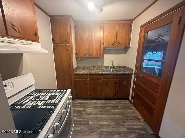 3 bed, 1.0 bath, 1100 sqft, $1,350 — Photo 4