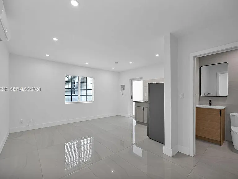 570 NW 48th St — Photo 2