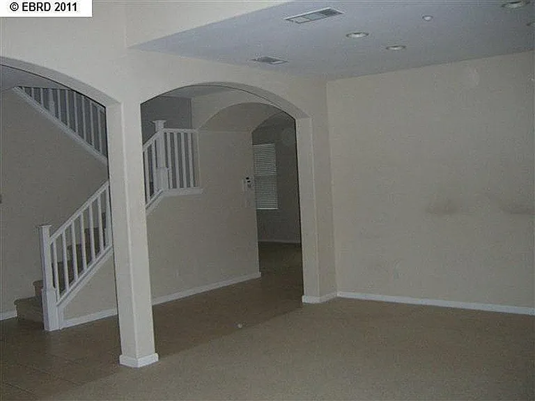 2372 Saint Augustine Dr — Photo 4