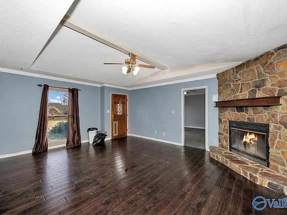 3rd image of 103 Lindsey Ln