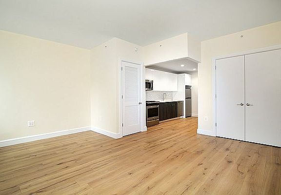 3rd image of 2519 43rd Ave #604