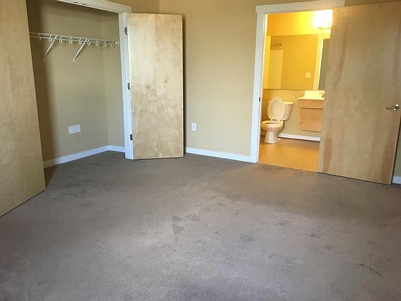 4th image of 701 Saint James St #301