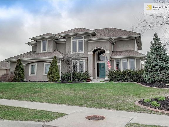 2nd image of 2816 NE Parkwood Dr