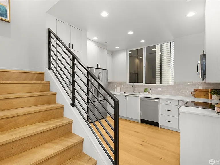 3406 E Spring St — Photo 4