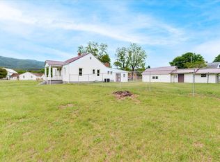 5259 Historic Dr, Elliston, VA 24087