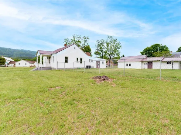 5259 Historic Dr, Elliston, VA 24087