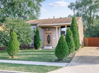 737 Southwind Dr, Carpentersville, IL