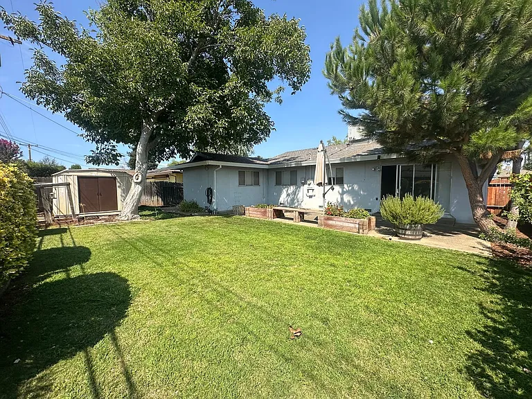9206 Thilow Dr — Photo 22