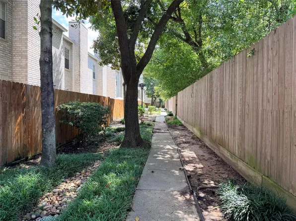 17629 Red Oak Dr #7629, Houston, TX 77090