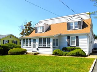 21 Stirling Rd, Parsippany, NJ 07054