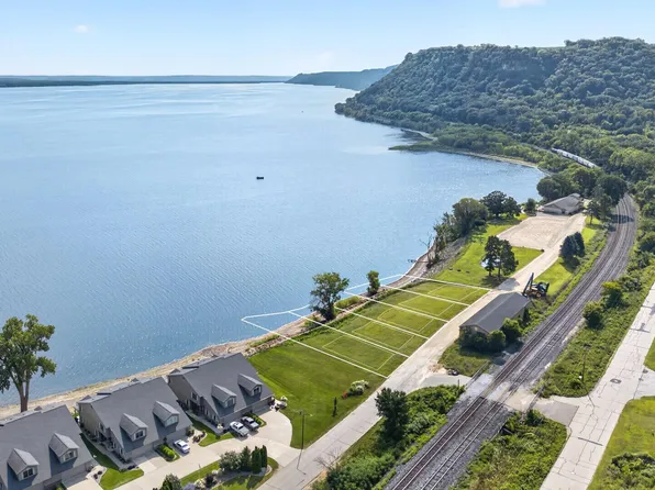 S Oak St, Lake City, MN 55041